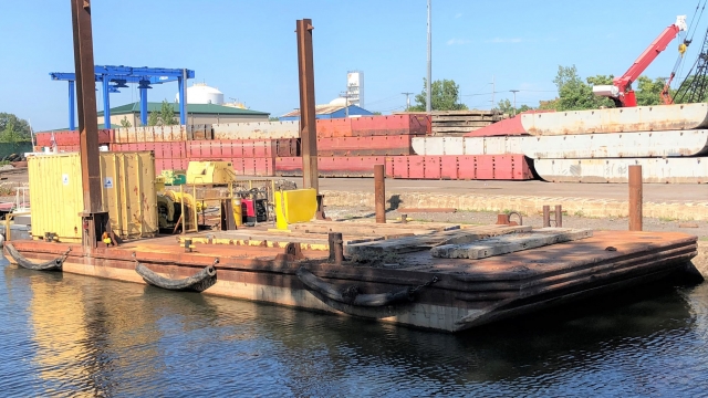 33'x79'x5' Spud Barge (1)